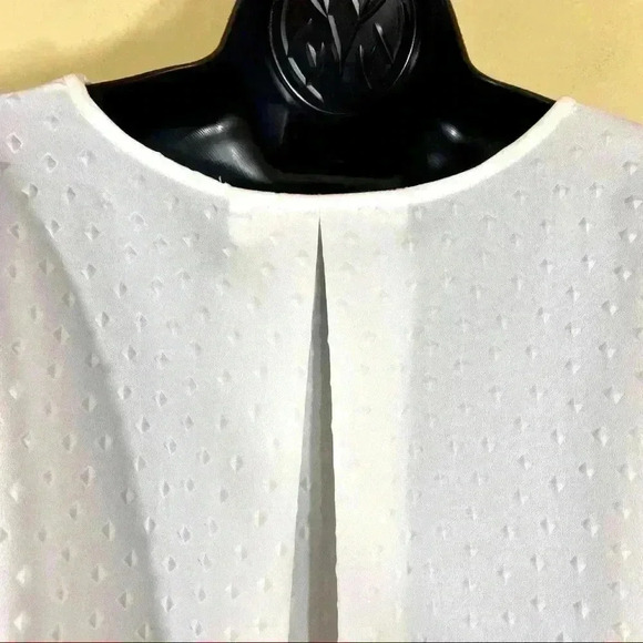 NWT Bar III White Textured Laser Cut Embroidered Diamond Cropped Blouse Size L - Picture 10 of 13
